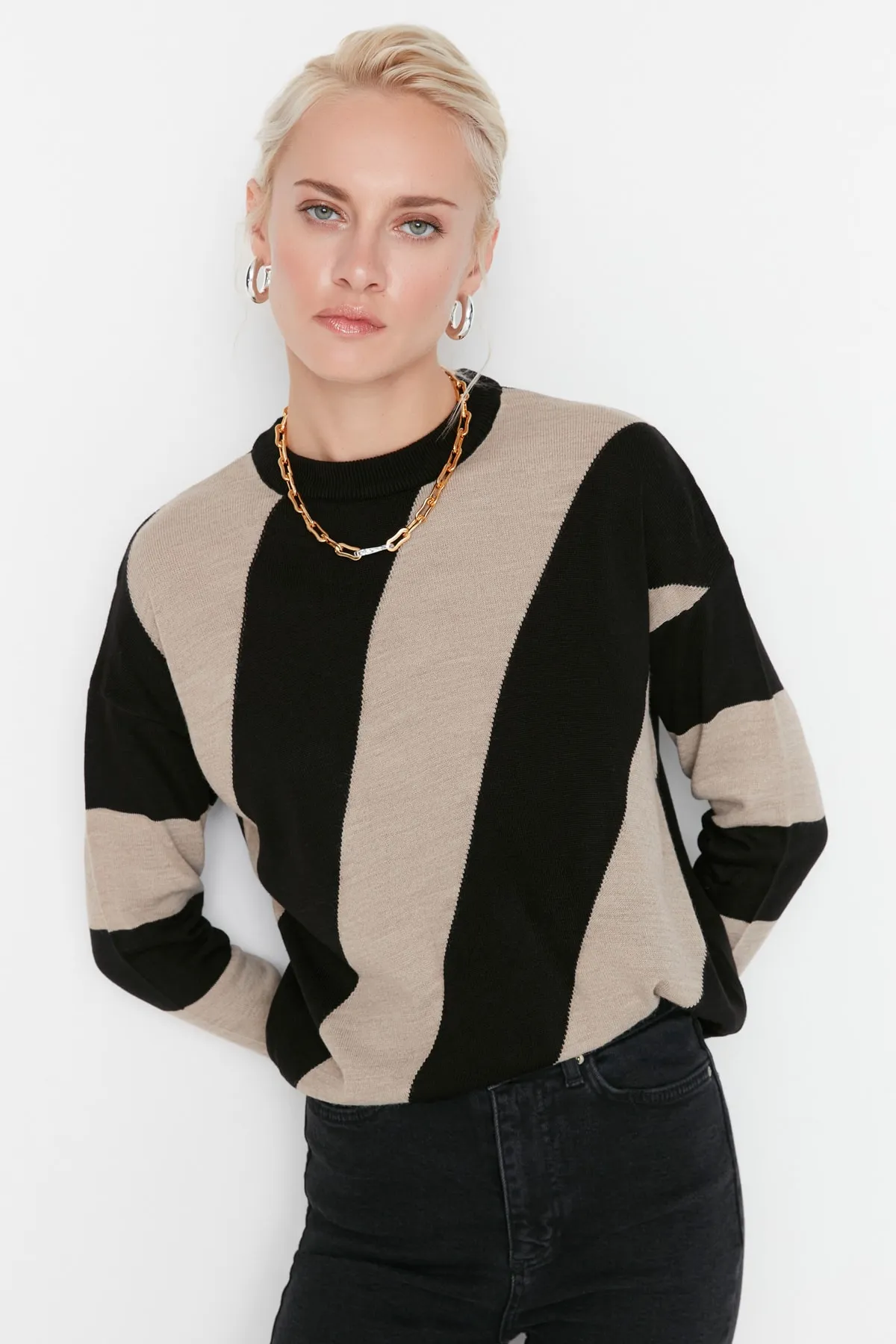 Trendyol Collection  Kamelfarbener Blockstrick-Strickpullover mit Rundhalsausschnitt TWOAW20KZ0909