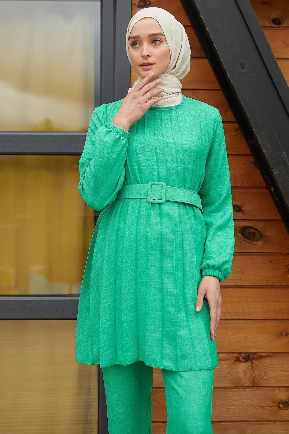InStyle  Moria-Plisseeanzug mit Gürtel – Grün
