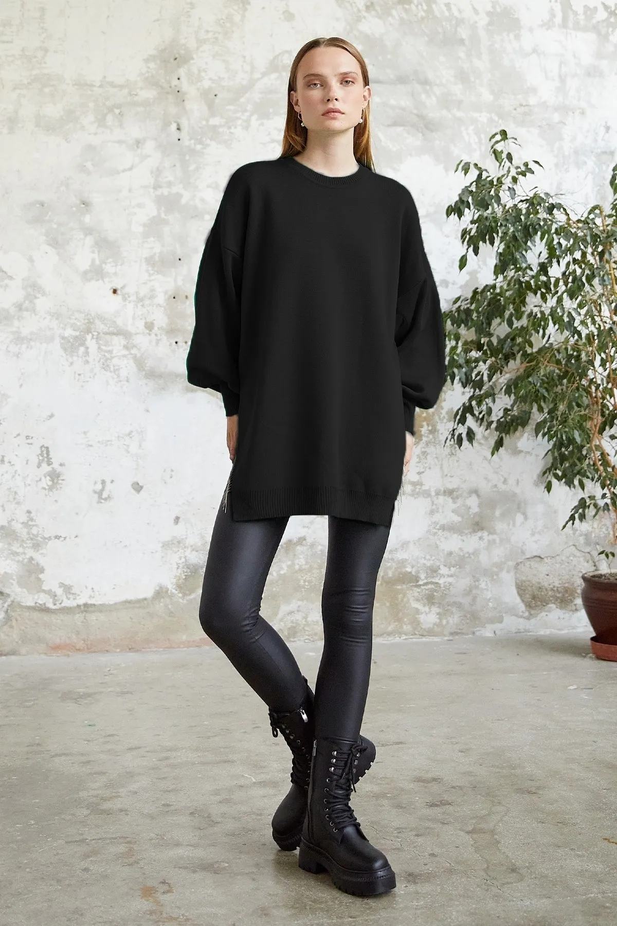 InStyle  Strickpullover mit Perlenquasten und Details – Schwarz