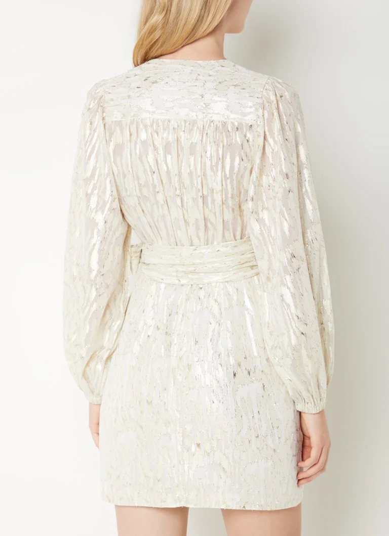 Vestido curto envelope Trina da JOSH V com lurex e mangas bufantes.