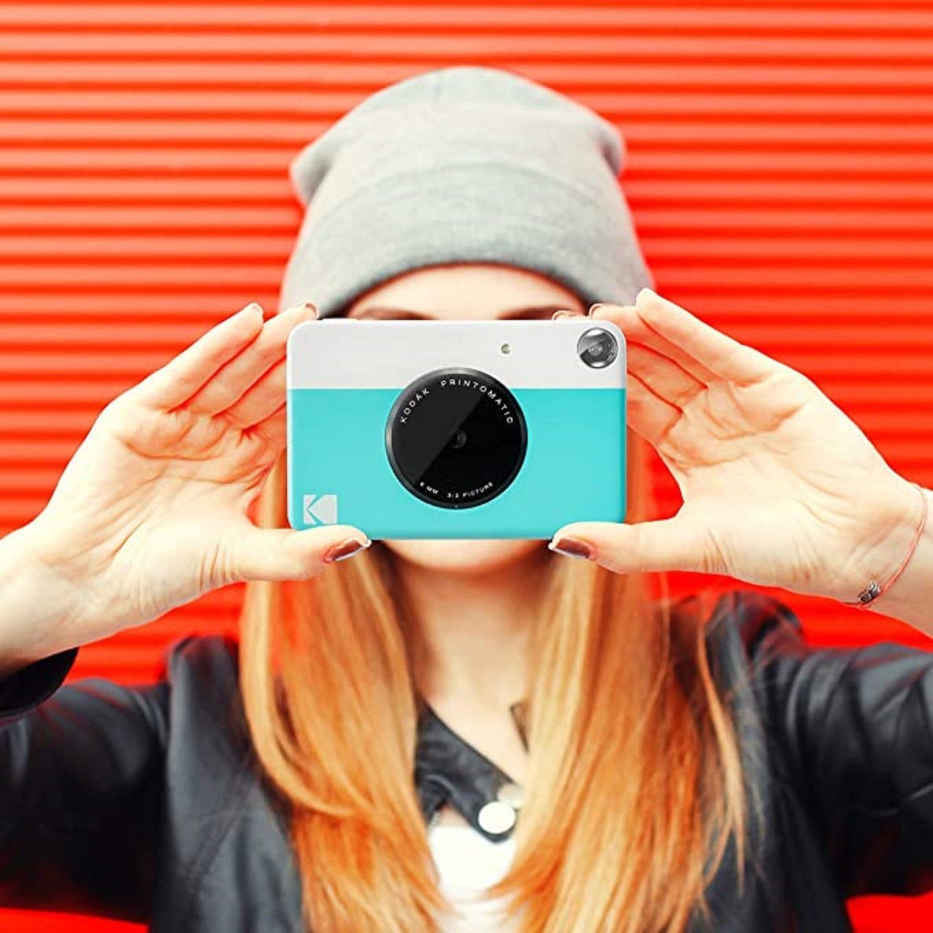 Kodak Printomatic Blue Sofortbildkamera (5 MP, Vollfarbdrucke auf ZINK 2x3-Fotopapier mit Sticky-Back-Funktion)