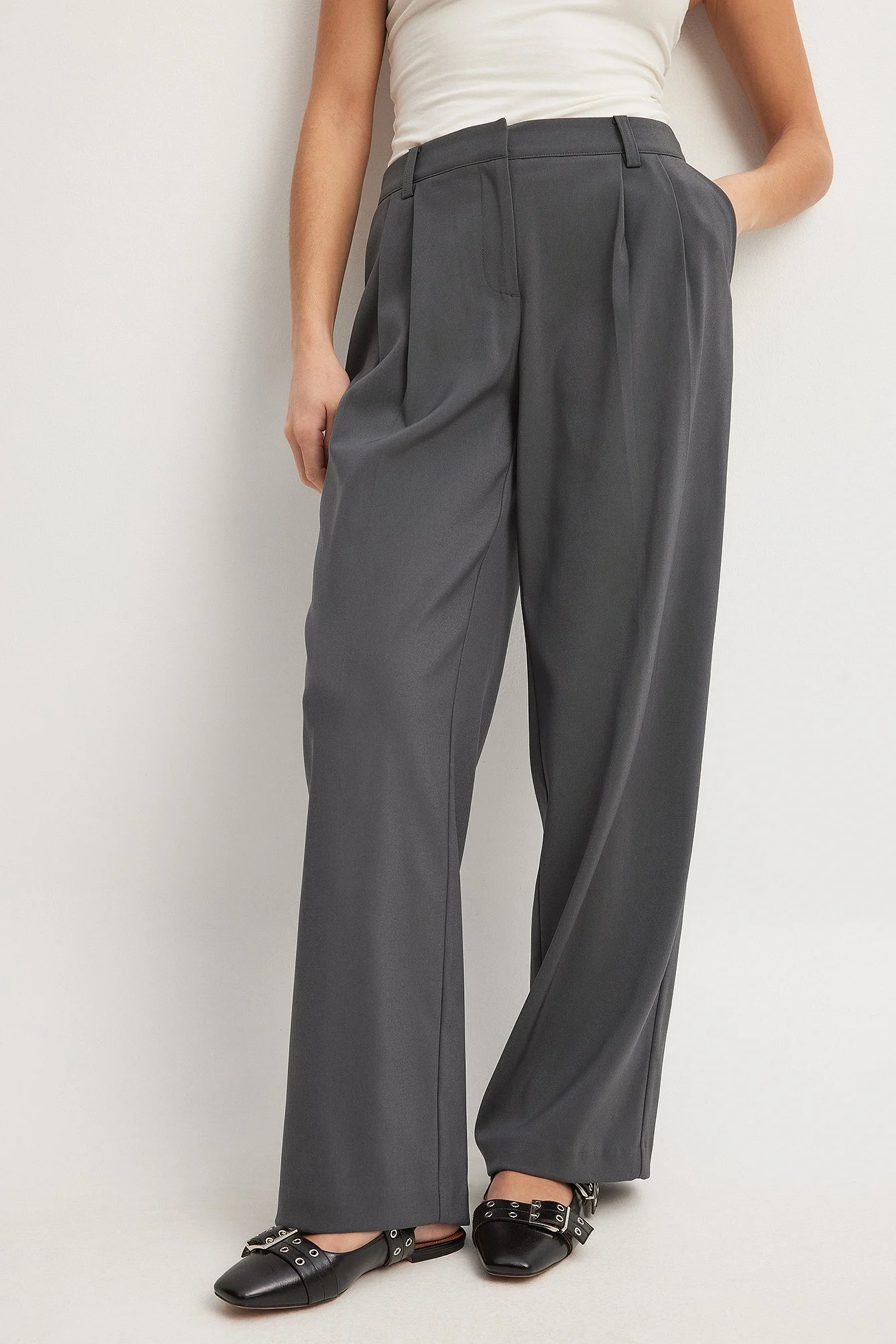 Anzughose mit niedriger Taille und Bundfalten