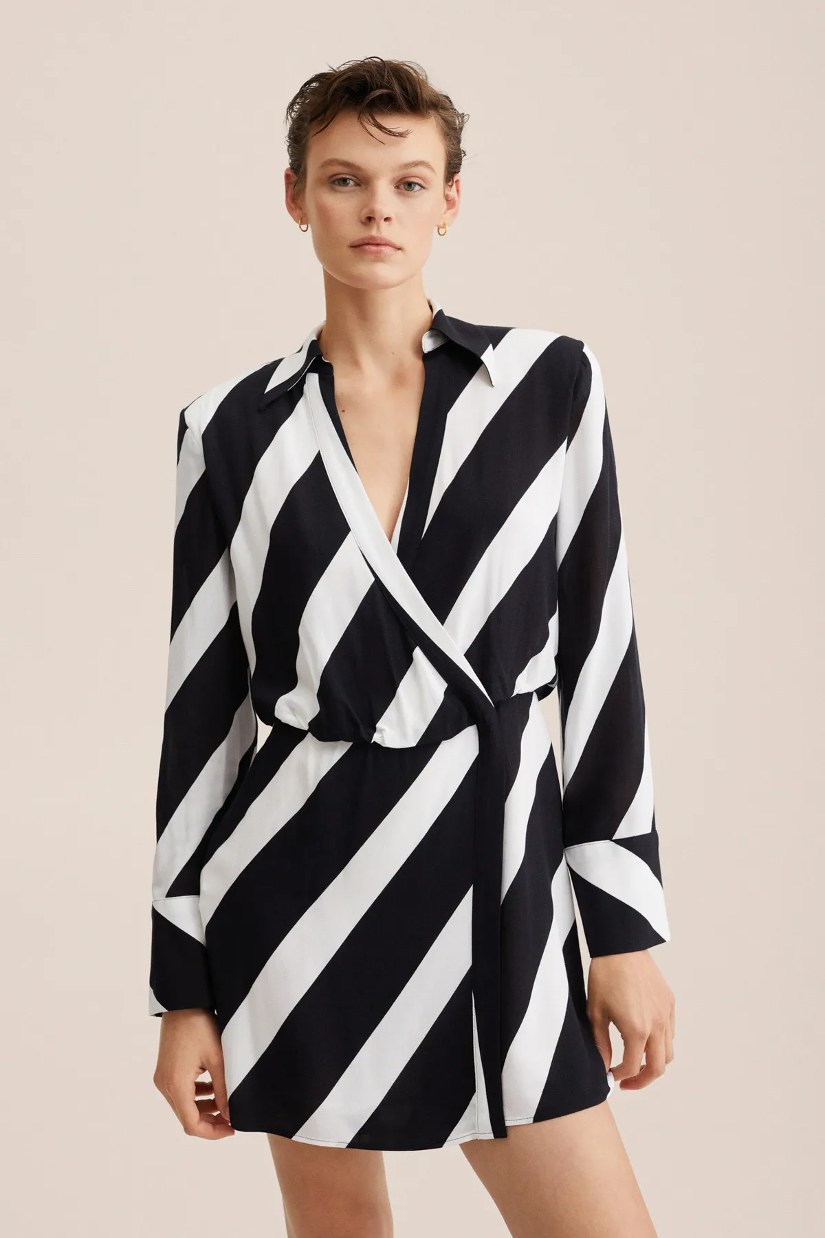 MANGO  Schwarzes Damenkleid 27034039
