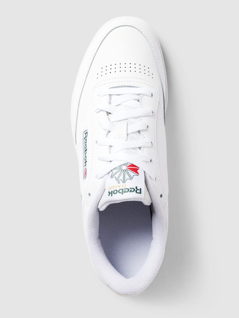 Sneaker mit Label-Detail Modell 'Club C' in weiß