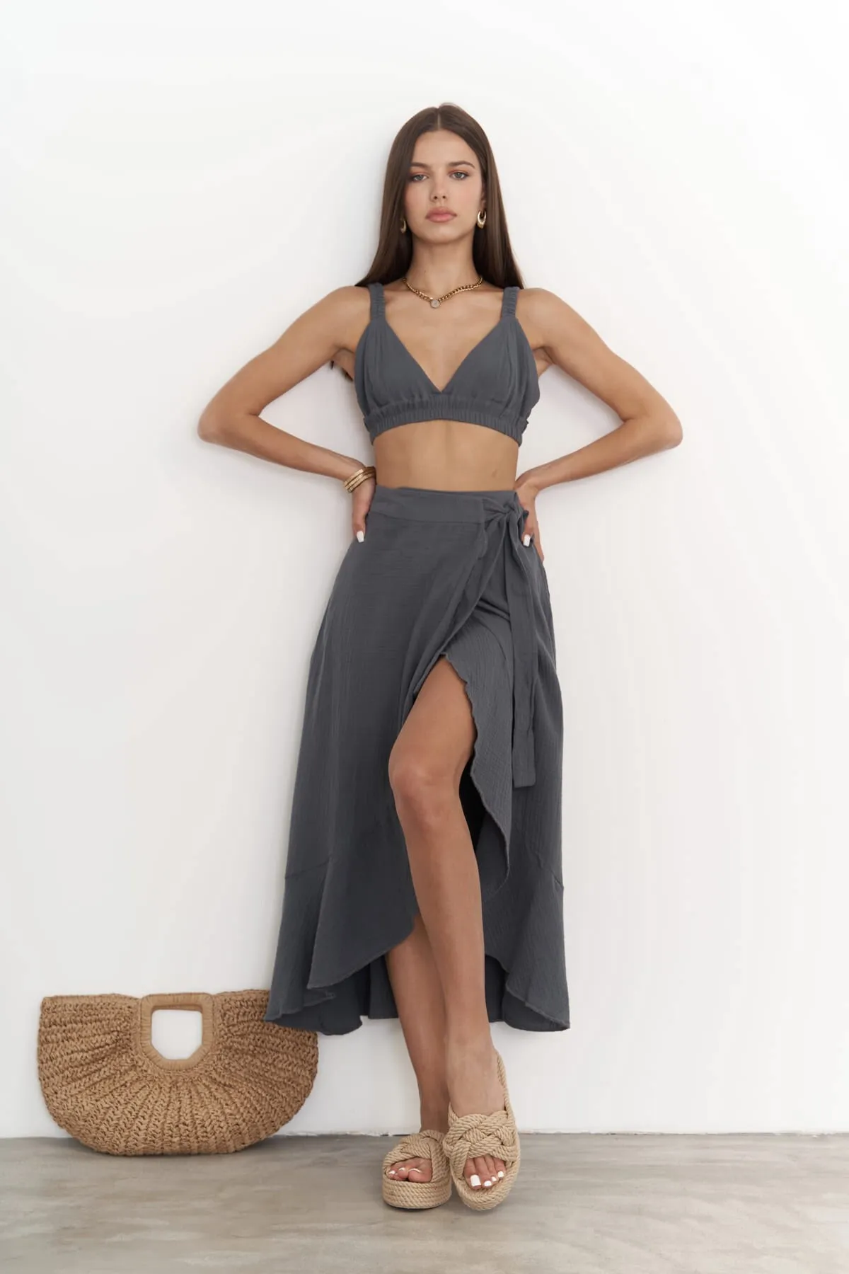 BOHEMAİ  Adelina Crop-Rock-Set aus anthrazitfarbenem Musselin