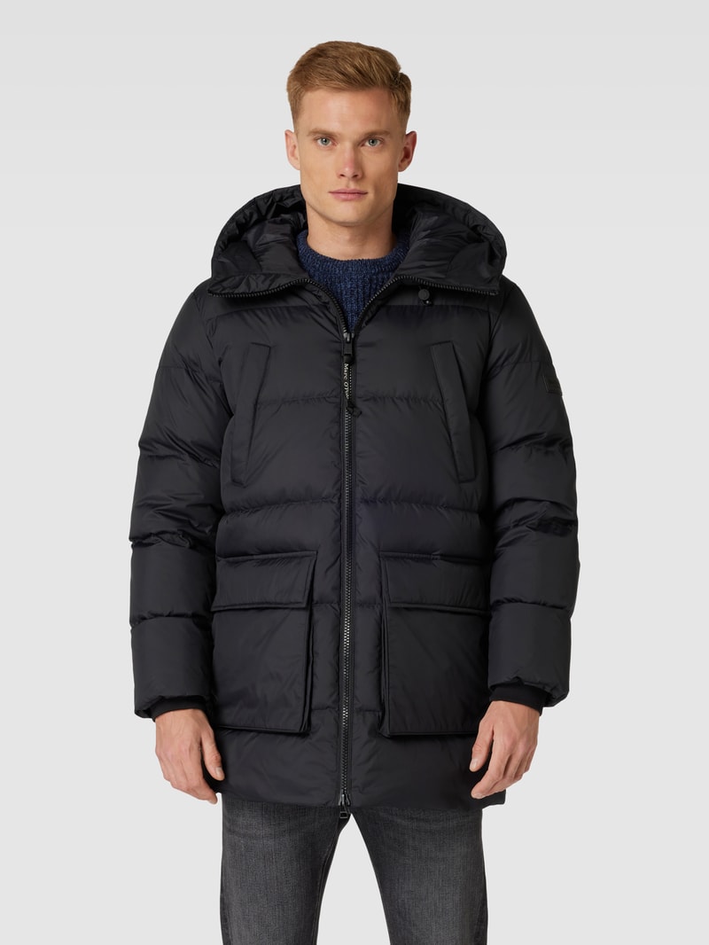 Daunenjacke mit Kapuze in schwarz