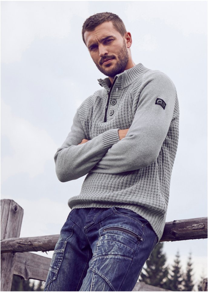 Stehkragen-Pullover mit recycelter Baumwolle