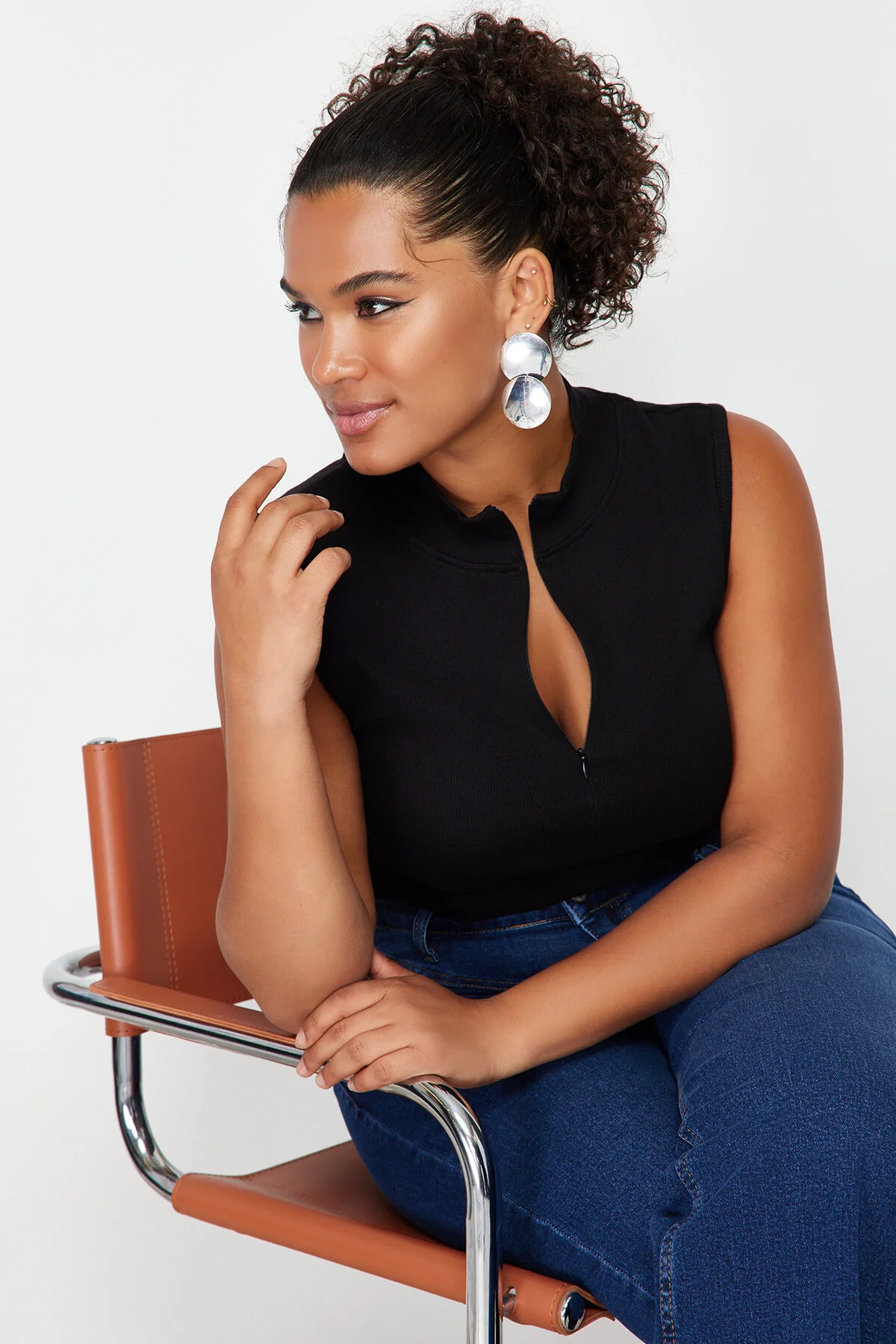 Trendyol Curve  Schwarze Strickbluse mit Reißverschluss TBSSS24AF00040