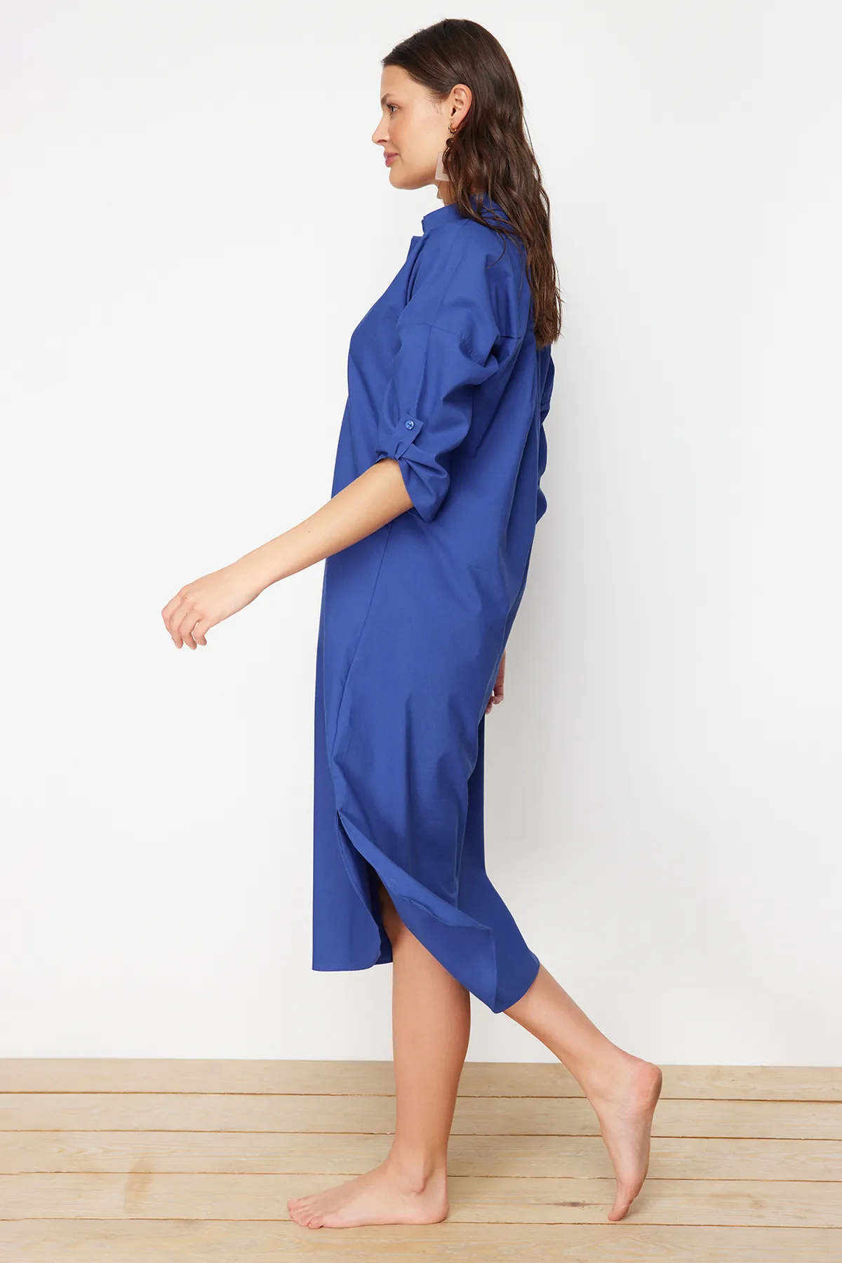 Trendyol Collection  Saks Midi-Strandkleid mit gewebtem Schlitz TBESS21EL3847