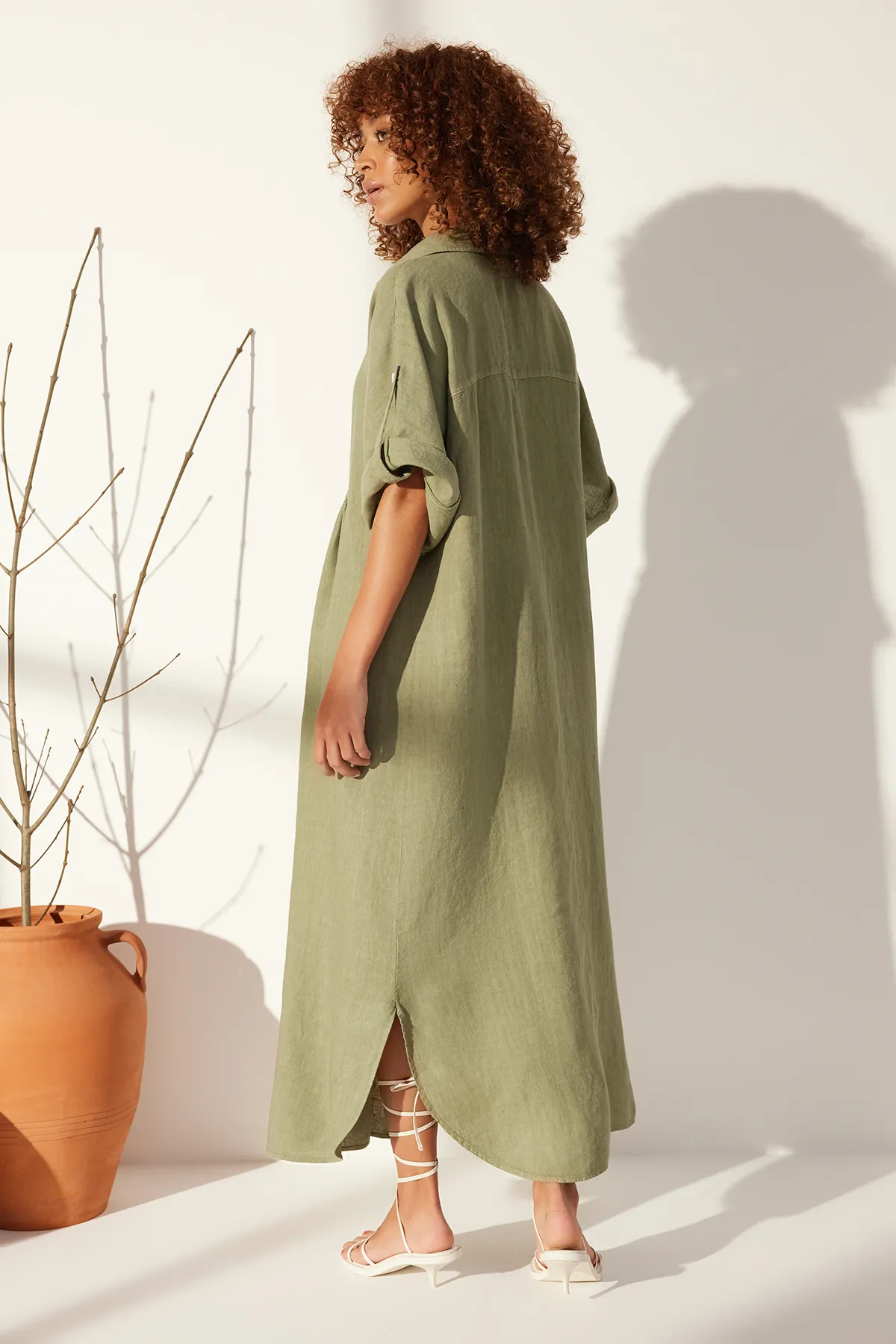 Trendyol Collection  Grünes Maxikleid in Übergröße aus 100 % Leinen TWOSS24EL00665