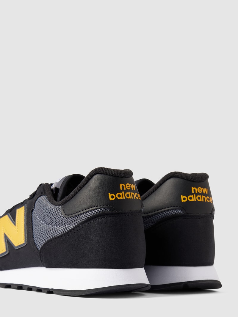 Sneaker mit Label-Details in schwarz