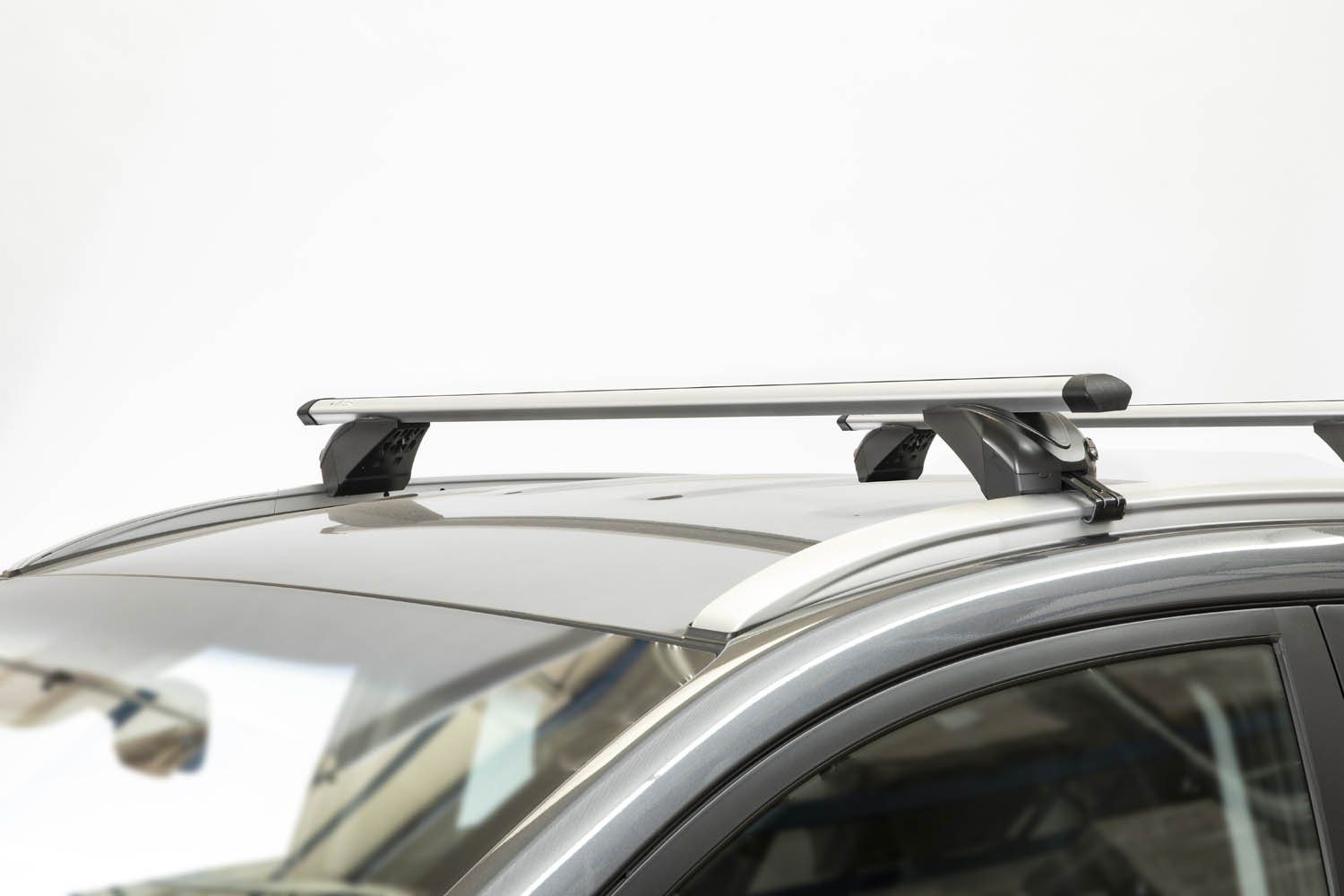 VDP Dachbox, (Für Ihren Opel / Vauxhall Insigna Sport Tourer (5 Türer) ab 17, Dachbox und Dachträger im Set), Dachbox VDPJUXT600 600Ltr abschließbar + Dachträger/Relingträger VDP KING1 kompatibel mit Opel / Vauxhall Insignia Sport Tourer (5 Türer) ab