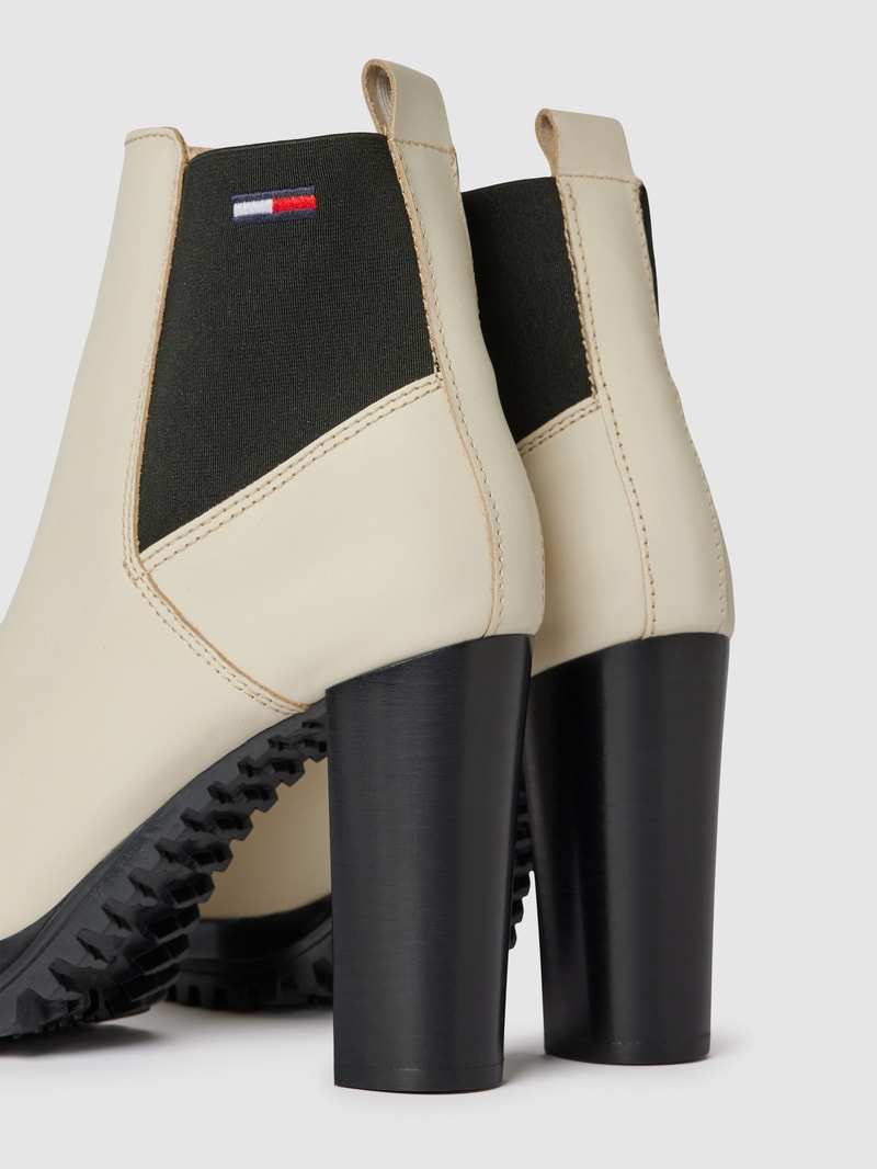 Stiefeletten mit elastischem Einsatz Modell 'ESSENTIALS' in weiß