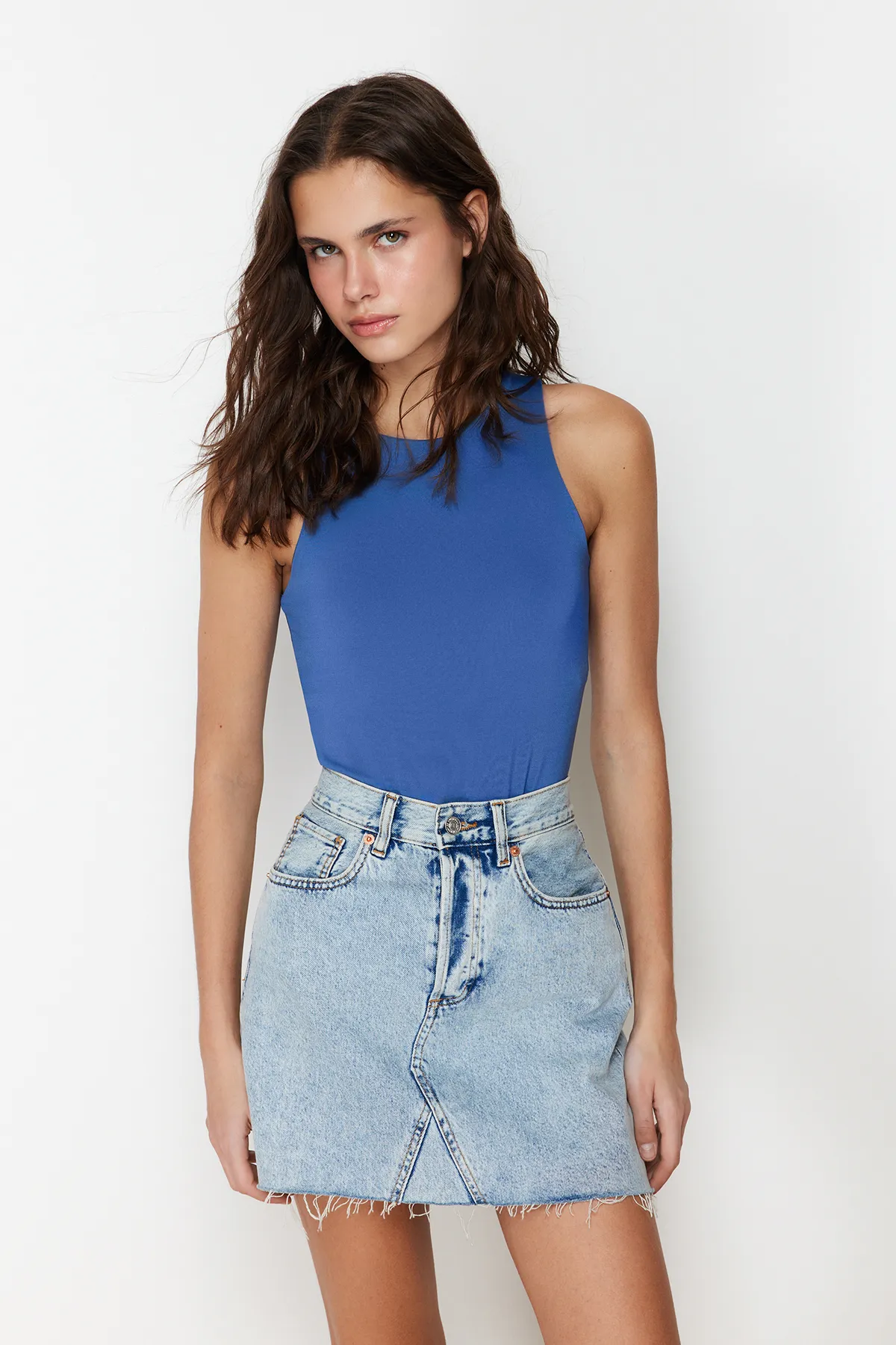 Trendyol Collection  Helles Indigo, Neckholder-Body aus flexiblem Strick mit Druckknöpfen TWOSS20BD0044
