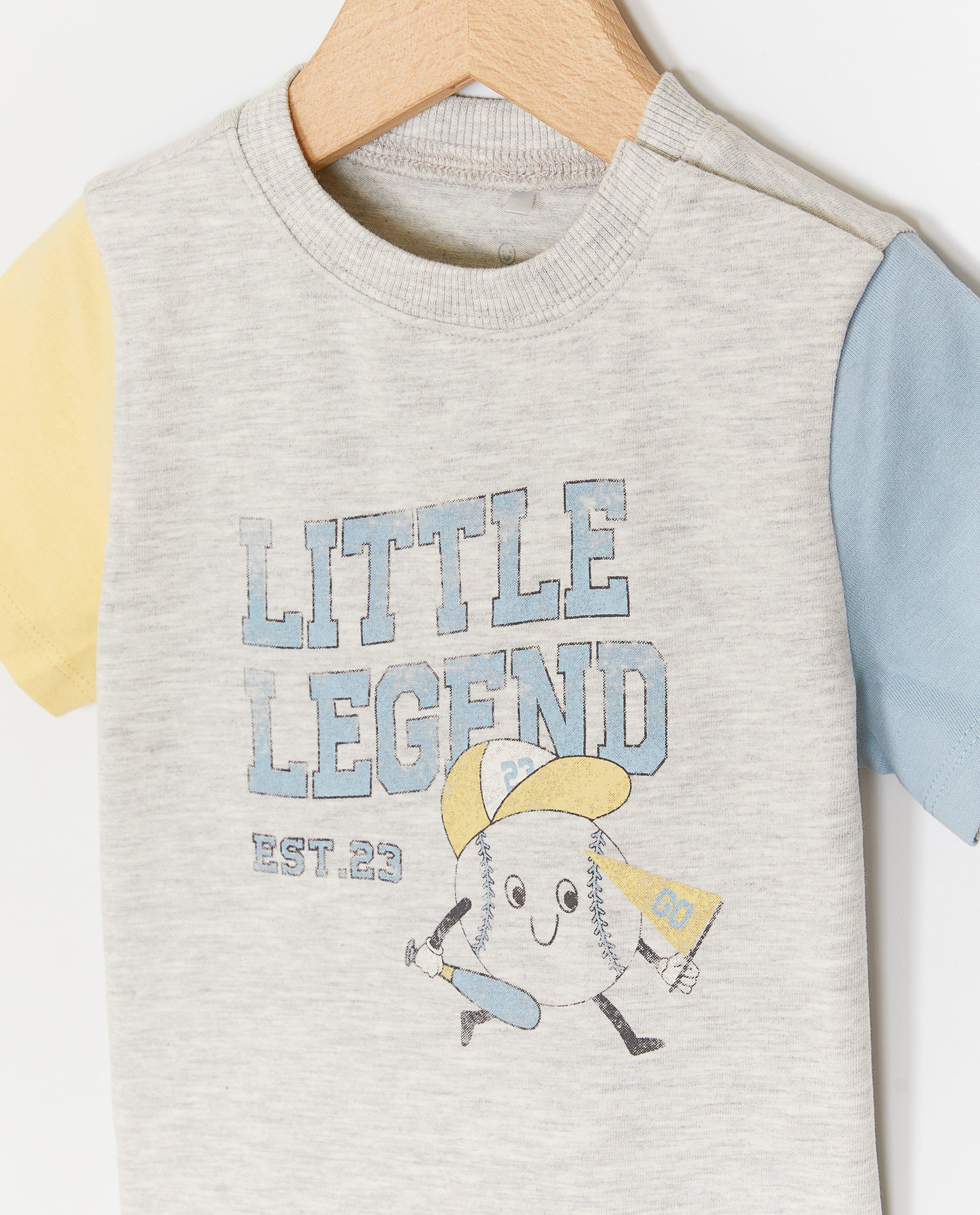 Tricou unisex gri deschis cu imprimeu de baseball Cuddles and Smiles