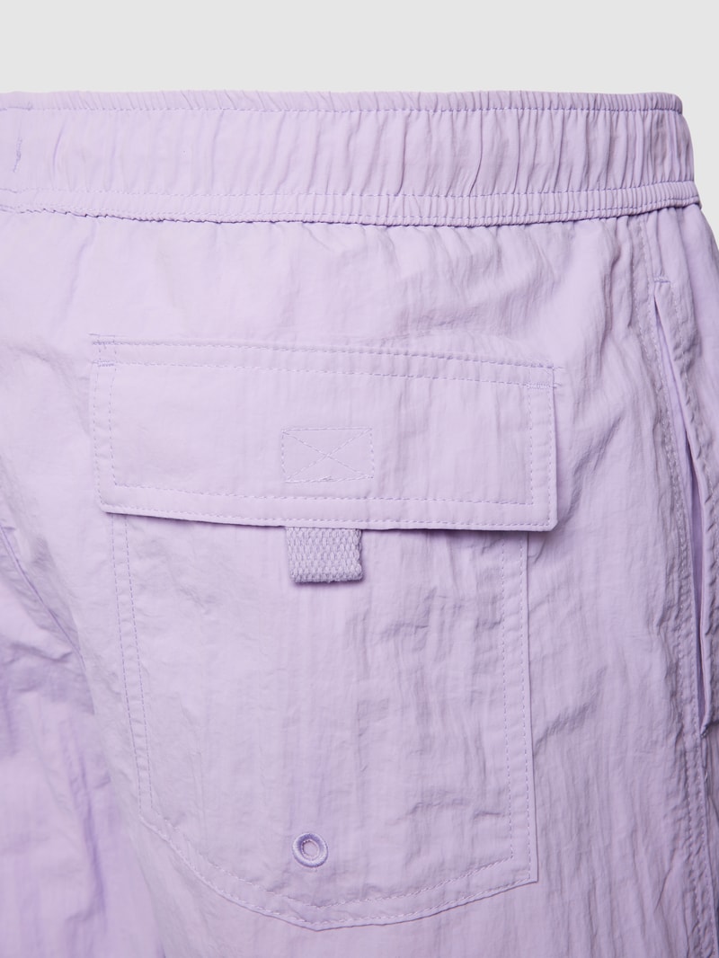 Shorts mit elastischem Bund in flieder