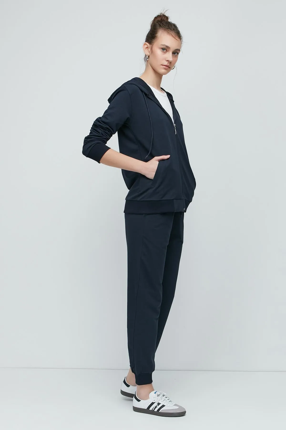 C&City  Damen-Trainingsanzug mit Kapuze, Reißverschluss vorne und Bündchen an den Beinen, 9702, Marineblau