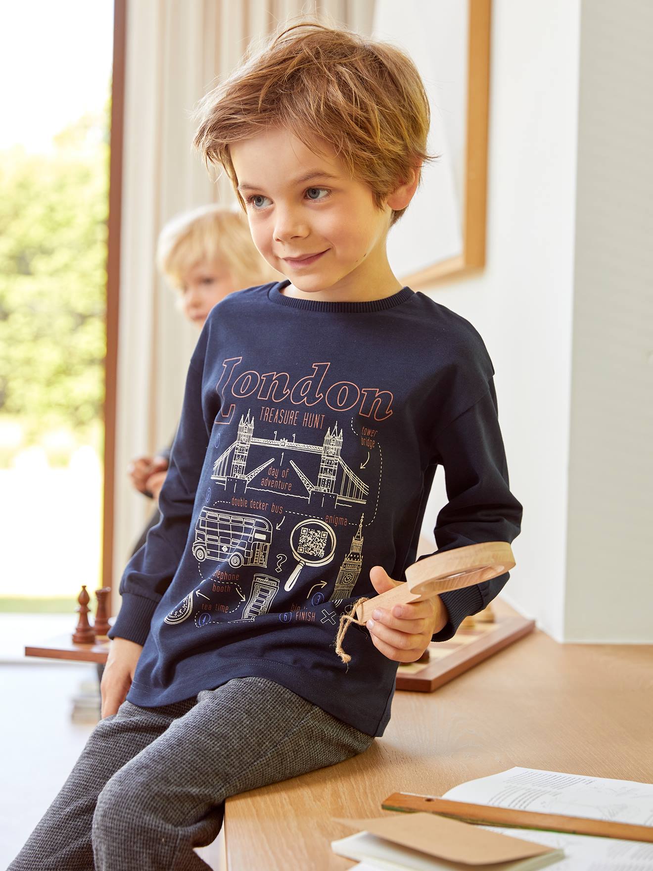 T-shirt ludique interactif avec QR code à scanner garçon pour enquêter navy