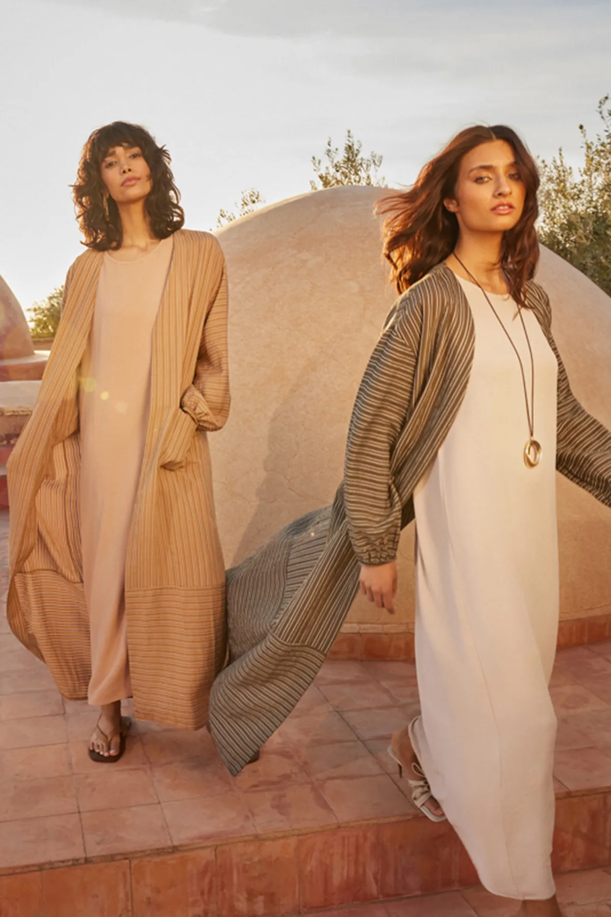 Trendyol Modest  Khakifarbene lange, gestreifte, gewebte Mütze in Leinenoptik & Ferace & Abaya TCTSS24KF00003