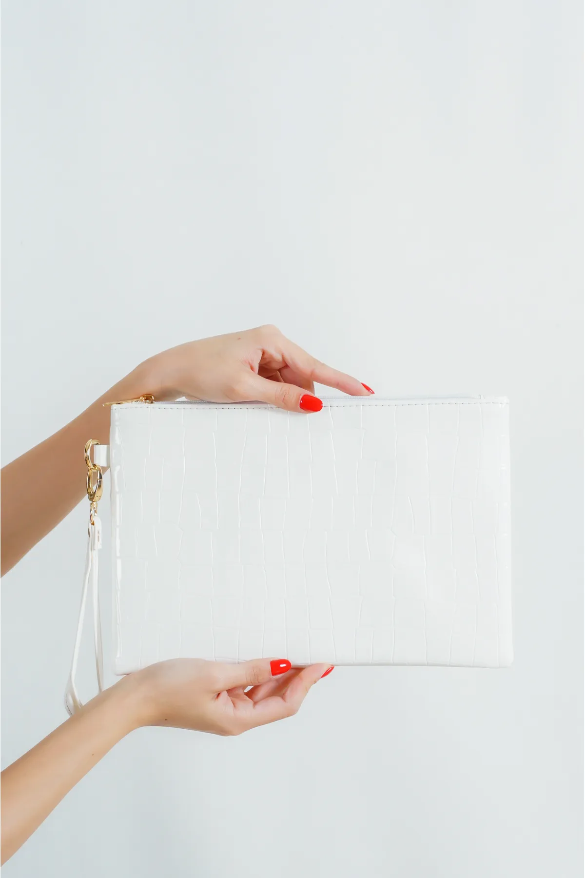 Capone Outfitters  Capone Große Damen-Clutch mit Krokodilmuster, Paris, Weiß