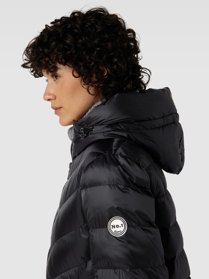 Steppjacke mit Kapuze in schwarz