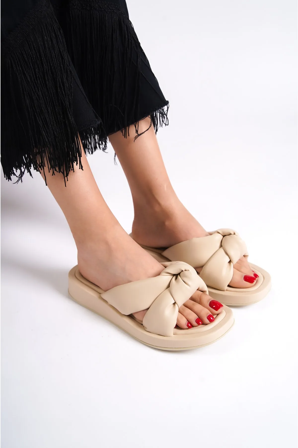Capone Outfitters  Capone Flat Heeled Cross Soft Banded Comfort Beige Damenhausschuhe