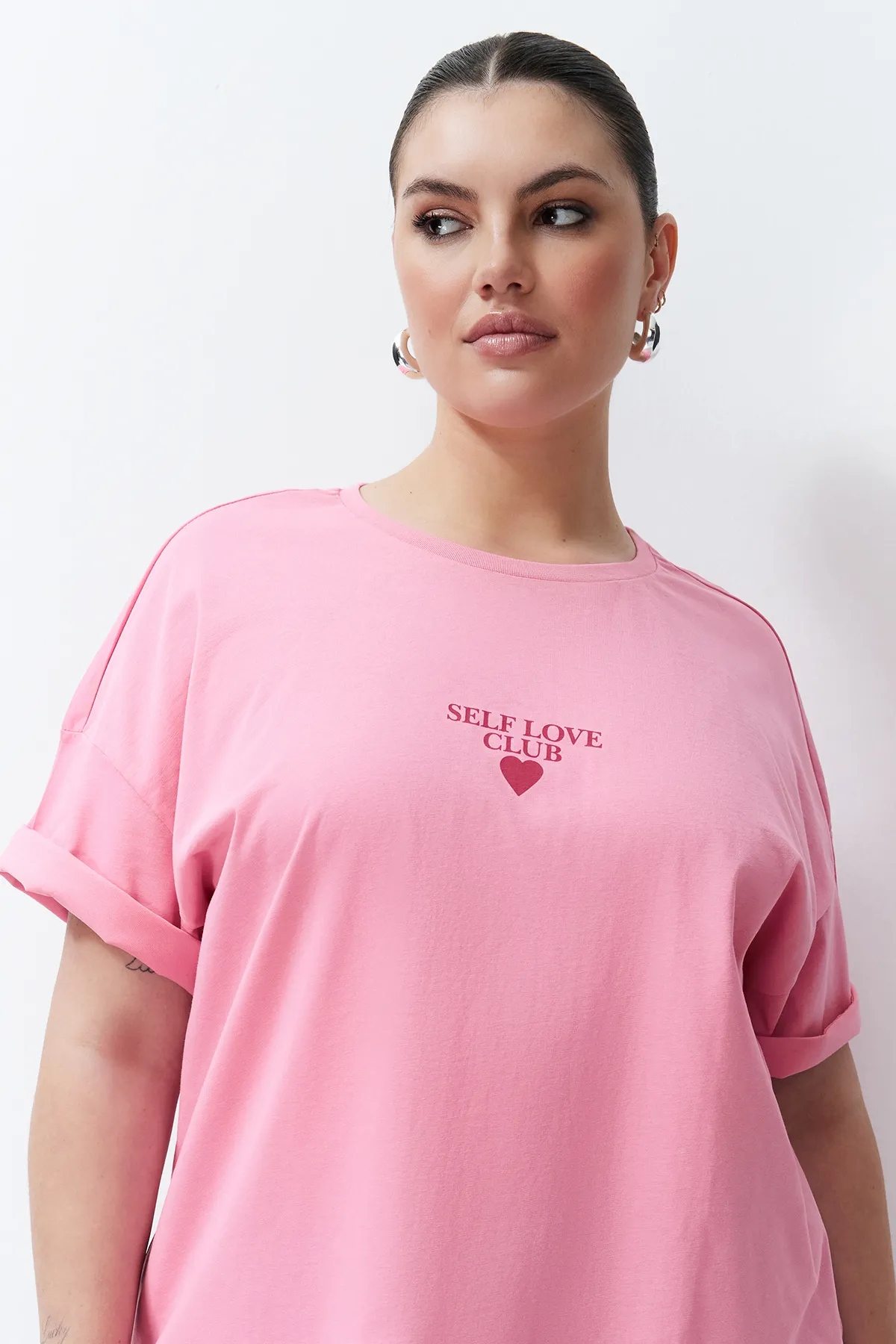 Trendyol Curve  Rosa bedrucktes Oversize-Strick-T-Shirt TBSSS24BF00011
