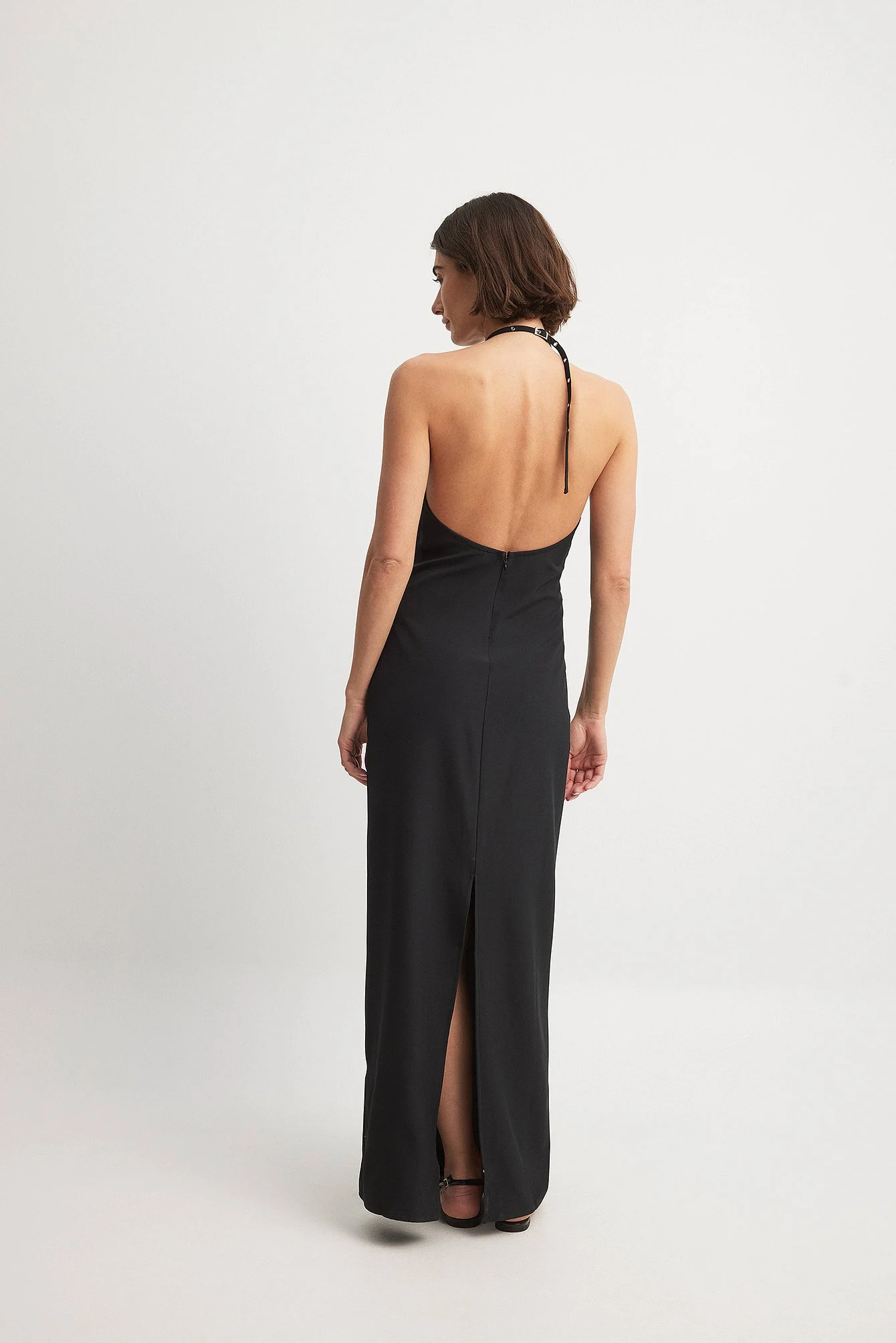 Maxikleid mit Schnallendetail und offenem Rücken