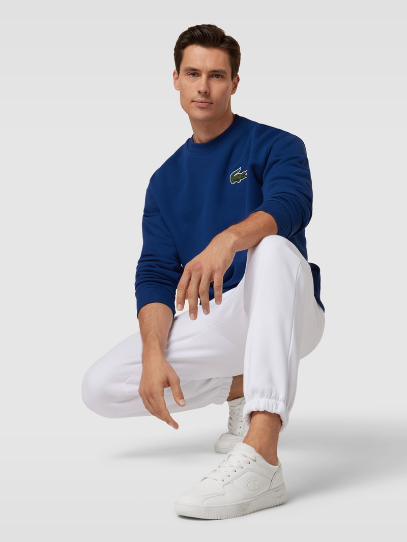 Regular Fit Sweatpants mit Label-Patch in weiß