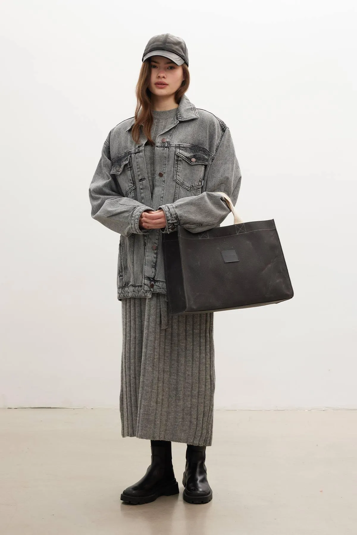Manuka  Große Canvas-Tasche mit Wascheffekt in Schwarz