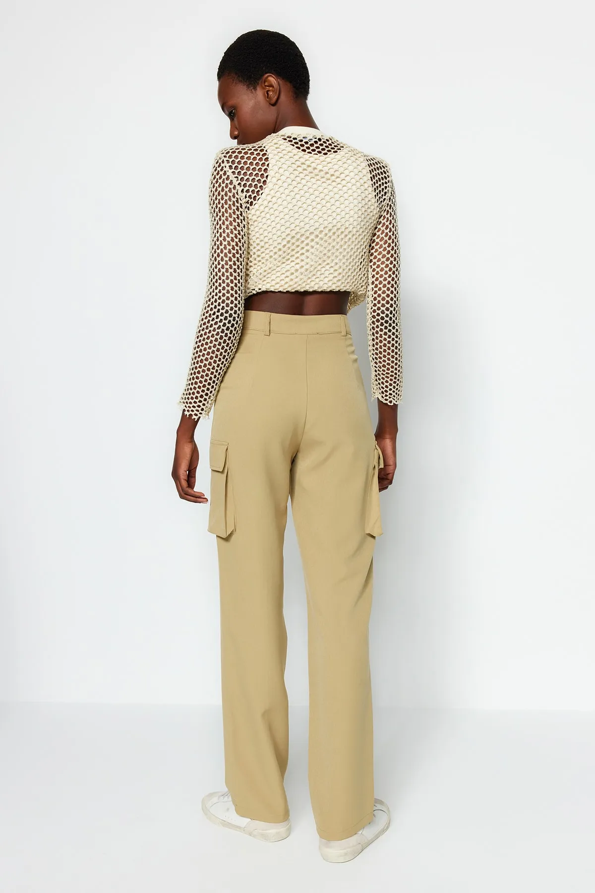 Trendyol Collection  Helle Khaki-Cargo-Hose mit geradem Schnitt und gewebten Doppeltaschen TWOAW22PL0343