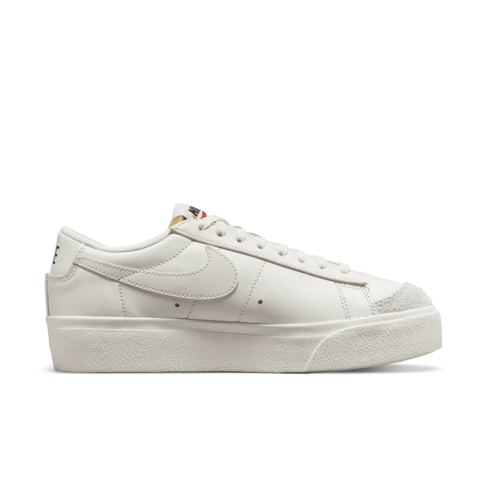 Nike Blazer Low Platform DJ0292-105 / weiss
