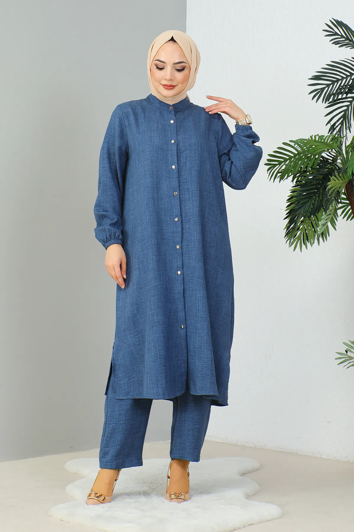 MODAQU  Indigoblaues Set aus Tunika und Hose mit Richterkragen