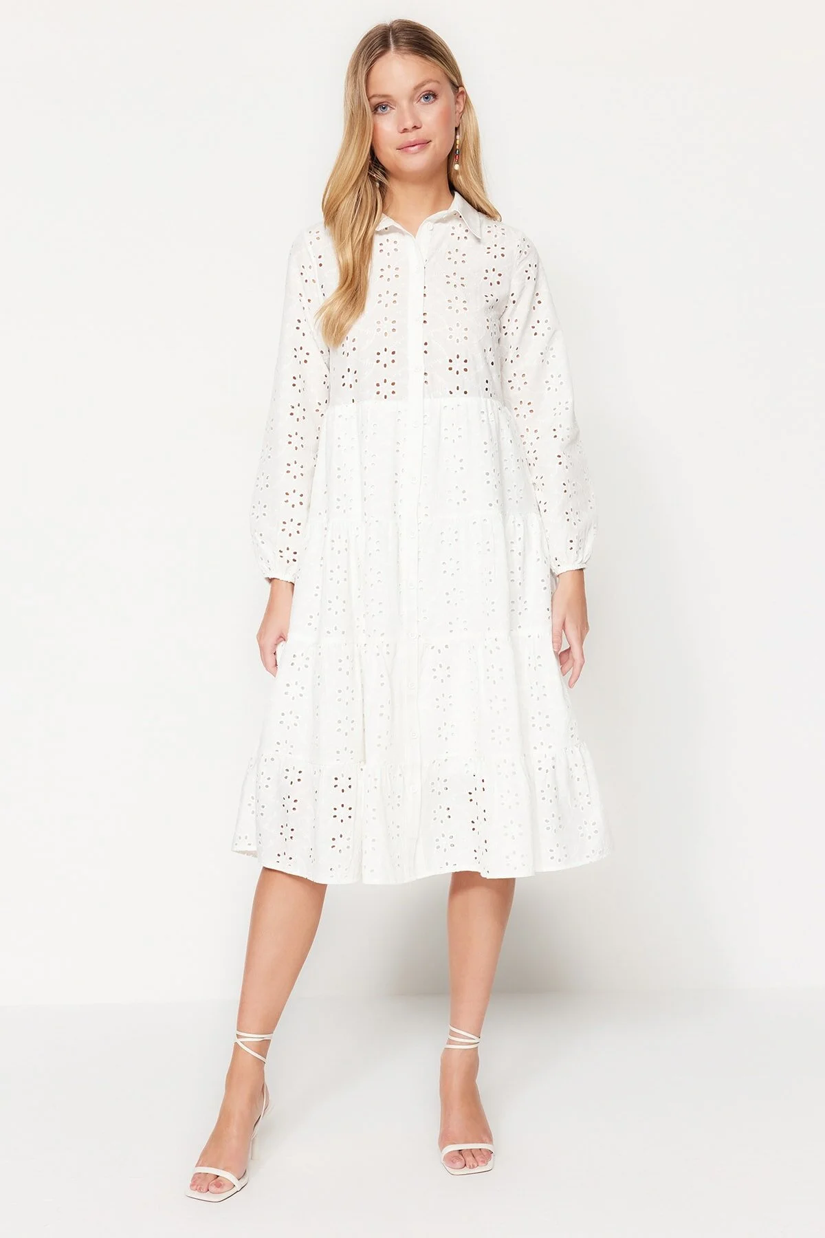 Trendyol Collection  Ecru Midi-Hemd mit gewebter Stickerei, gewebtes Kleid TWOSS23EL01024