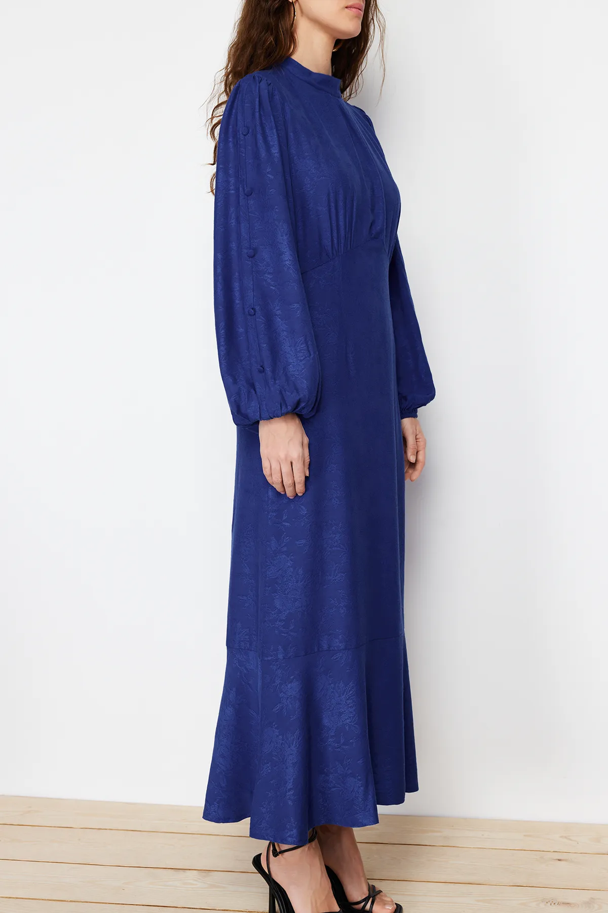Trendyol Modest  Marineblaues Jacquard-Kleid mit Blumenmuster TCTSS24EB00064