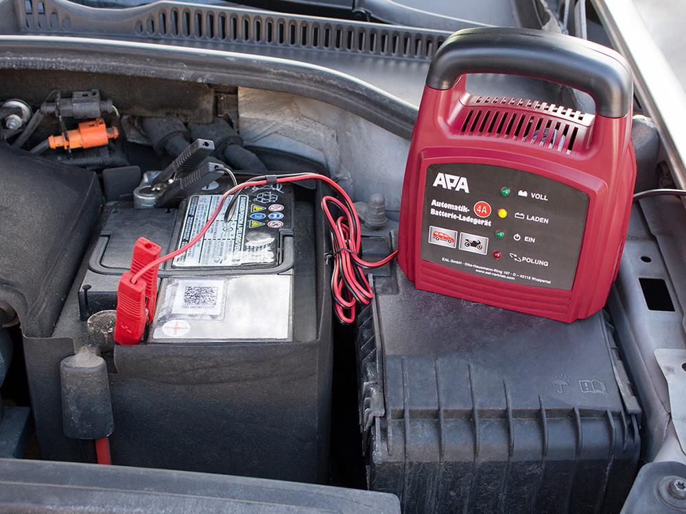 APA Automatik Batterie-Ladegerät 12V 4A