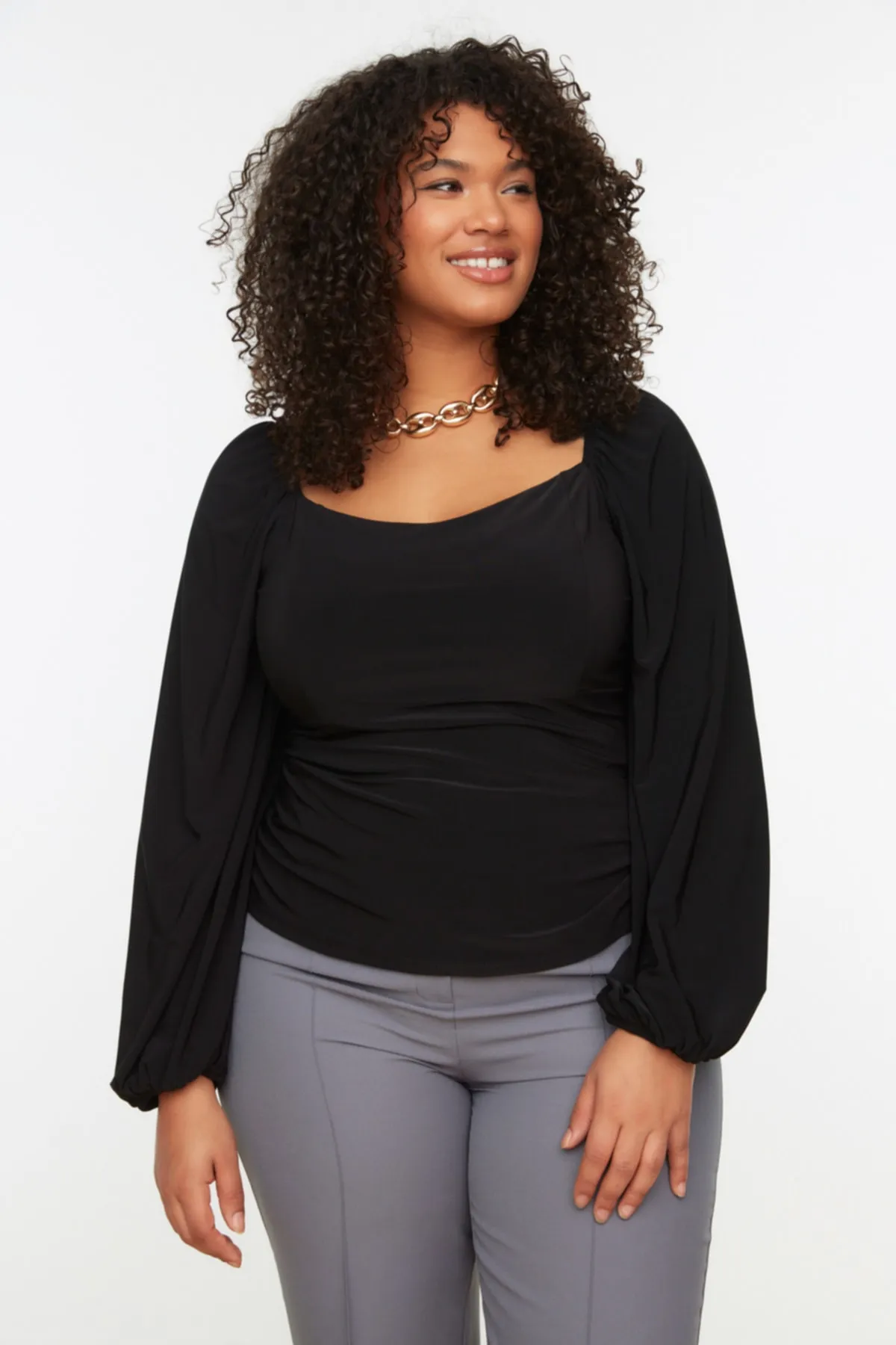 Trendyol Curve  Schwarze Strickbluse mit quadratischem Kragen TBBSS22BZ0372