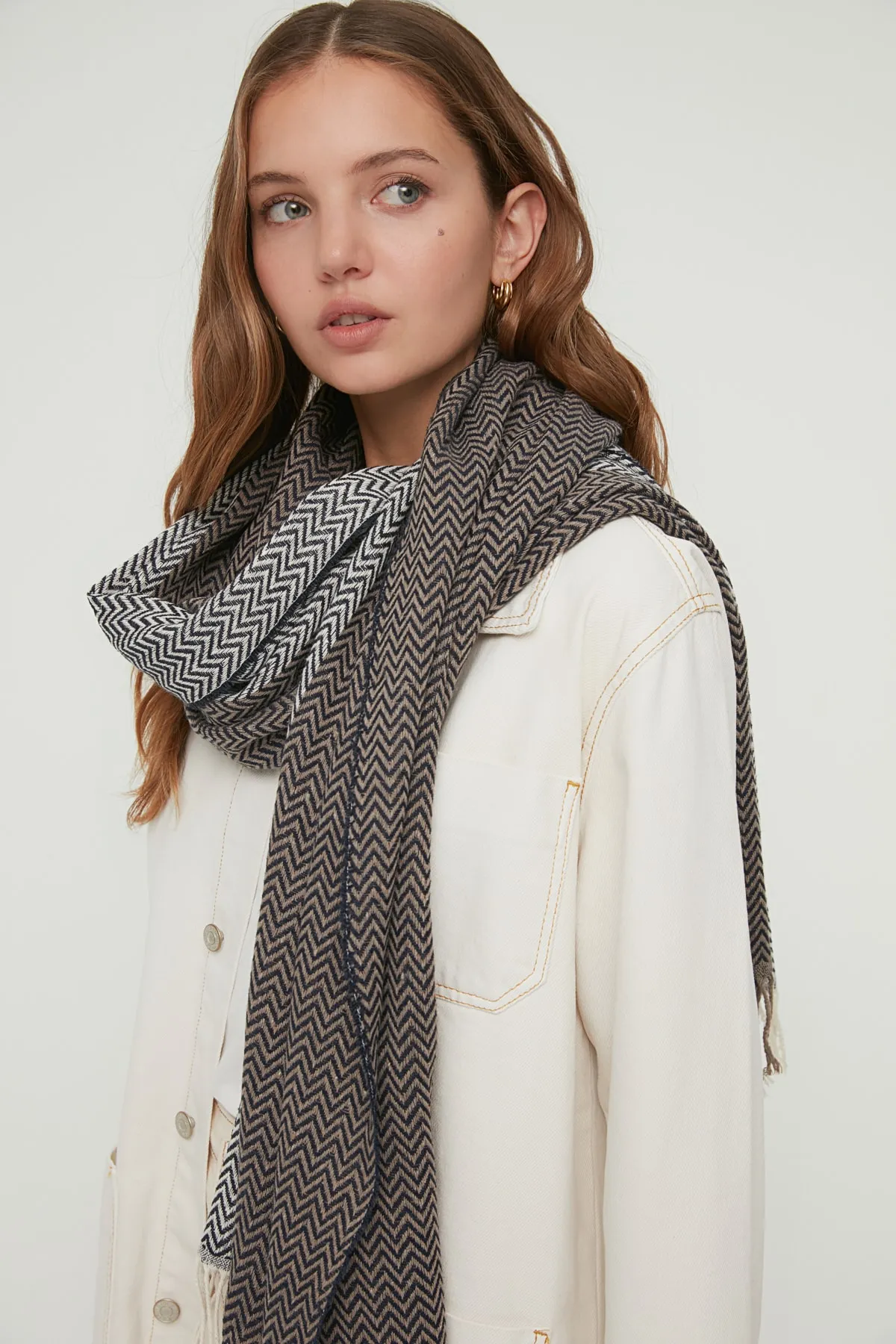 Trendyol Collection  Grauer Damenschal TWOAW22AT0062