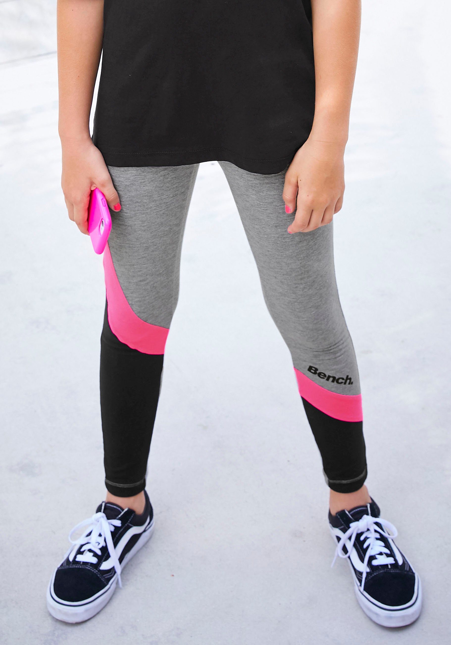 Bench. Leggings mit Einsätzen und Logoschriftzug