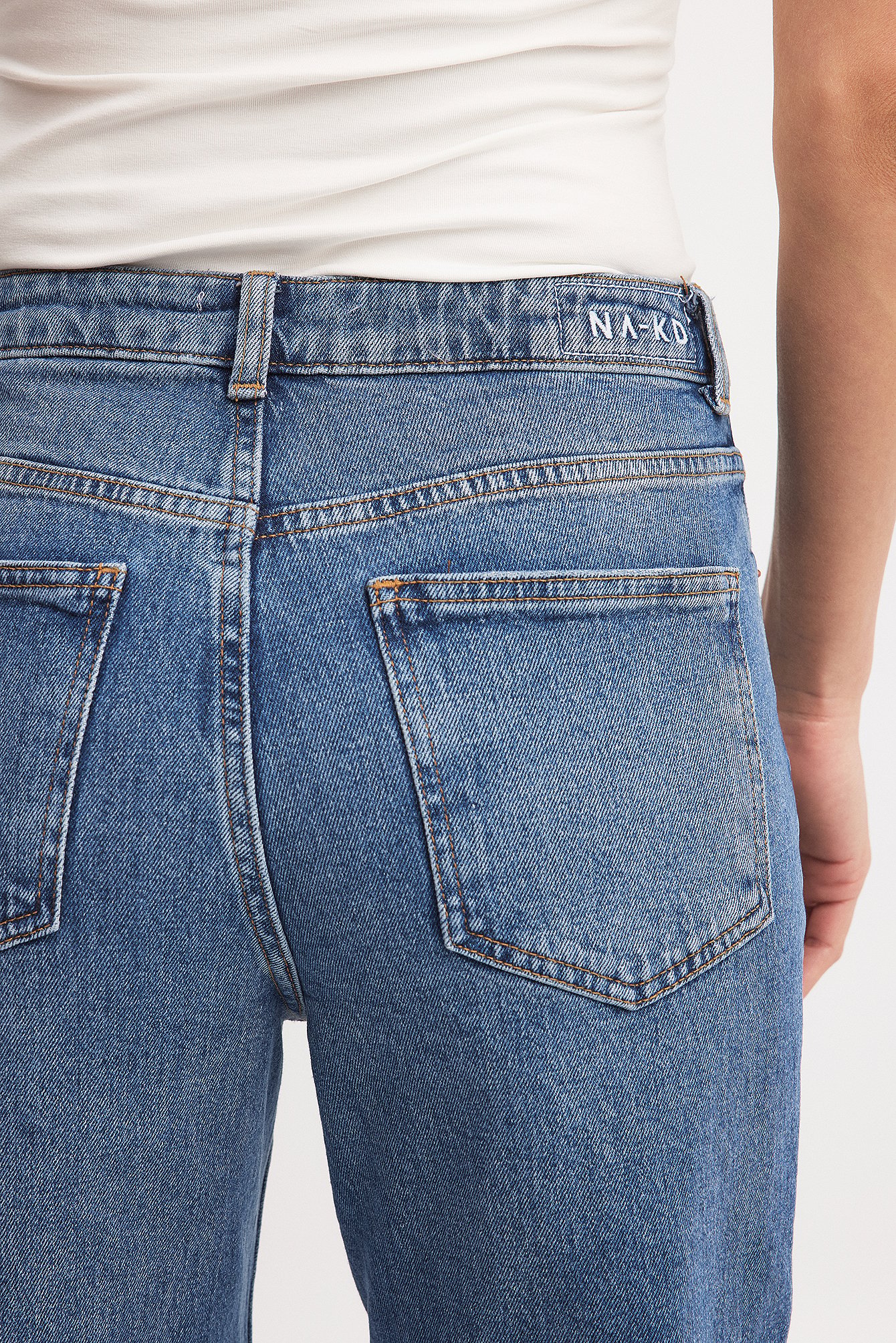 Gerade geschnittene Jeans mit hoher Taille