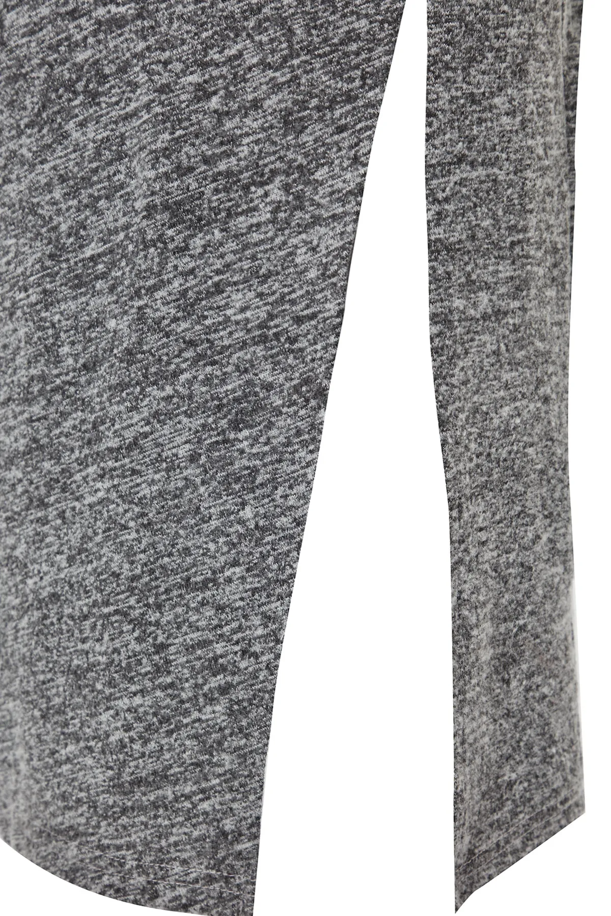 Trendyol Collection  Anthrazitfarbenes, weiches, figurbetontes Strickkleid in Midi-Länge mit Rundhalsausschnitt, Schlitz und Raffung TWOAW24EL00246
