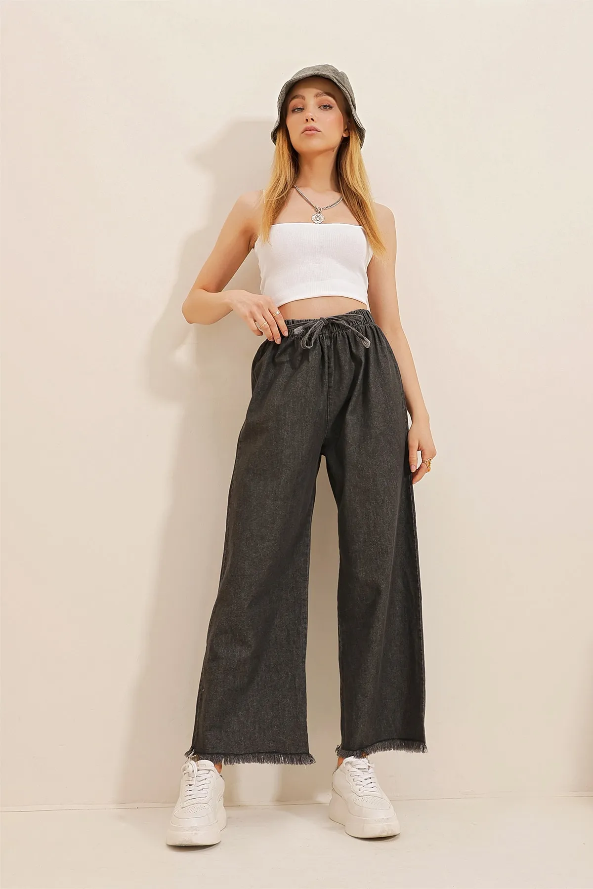 Trend Alaçatı Stili  Anthrazitfarbene Palazzo-Jeanshose mit hoher Taille und Quasten für Damen ALC-X8930