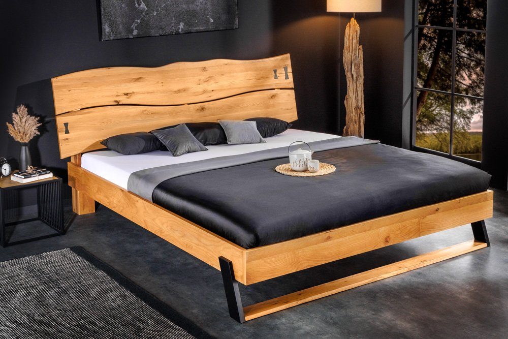 riess-ambiente Holzbett AMAZONAS 180x200cm natur / schwarz (Einzelartikel, 1-tlg), Schlafzimmer · Massivholz · Baumkante · Kingsize · Industrial Design