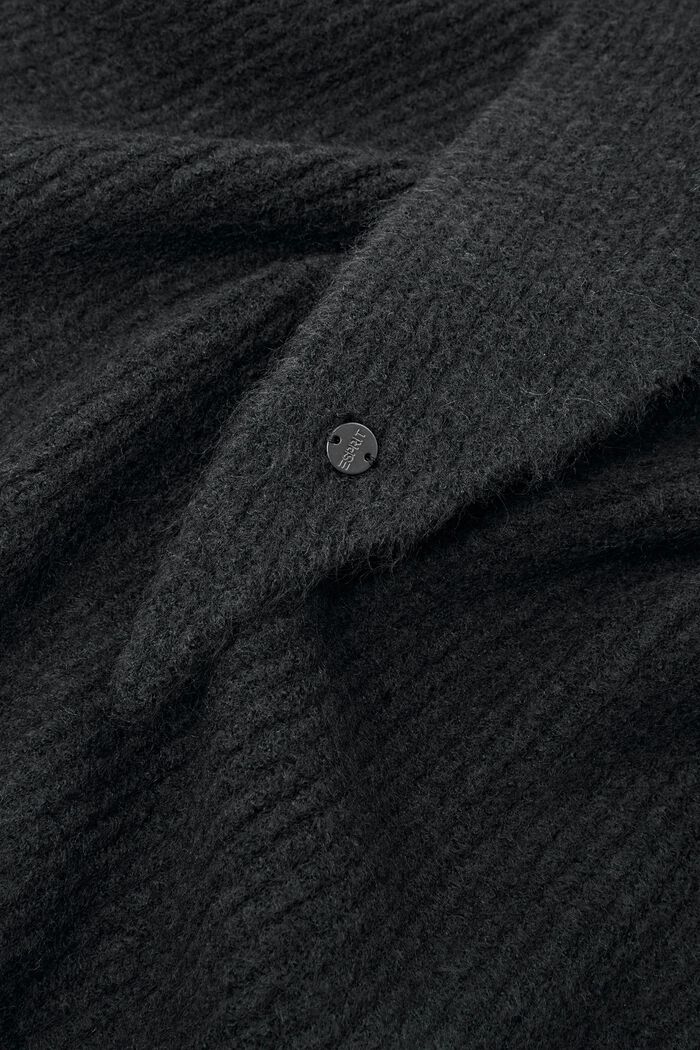 Dreieckiger Rippstrickschal