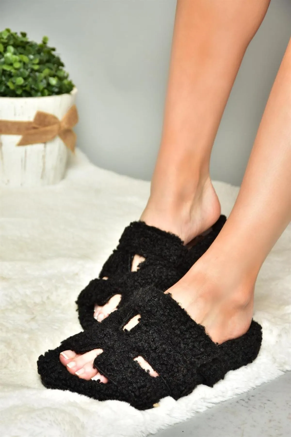 Fox Shoes  R824527104 Schwarze Pelz-Damenhausschuhe