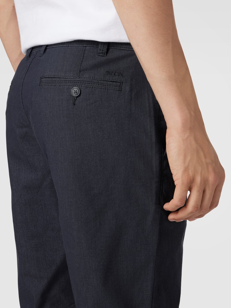 Slim Fit Chino mit Strukturmuster in schwarz