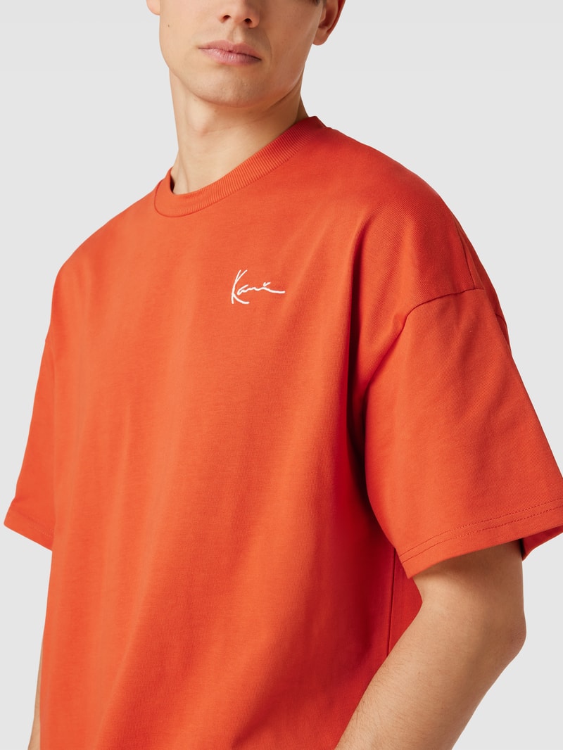 T-Shirt mit Label-Stitching in dunkel orange