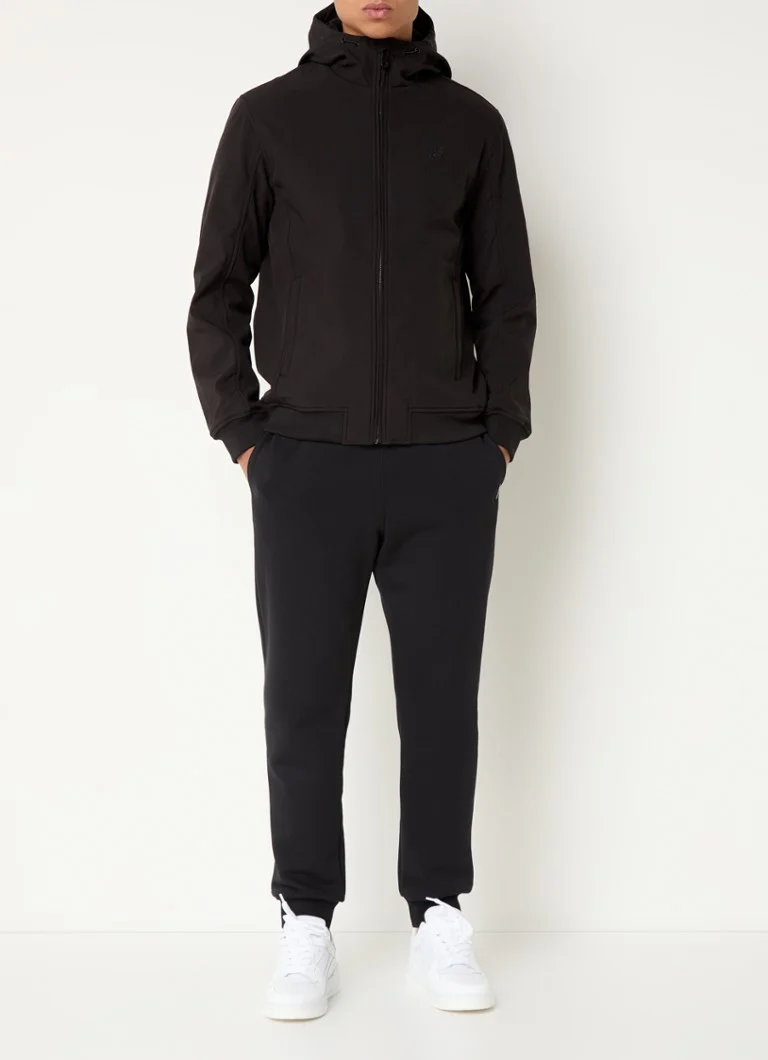 Kurtka typu softshell Lyle & Scott z kapturem i kieszeniami zapinanymi na zamek.