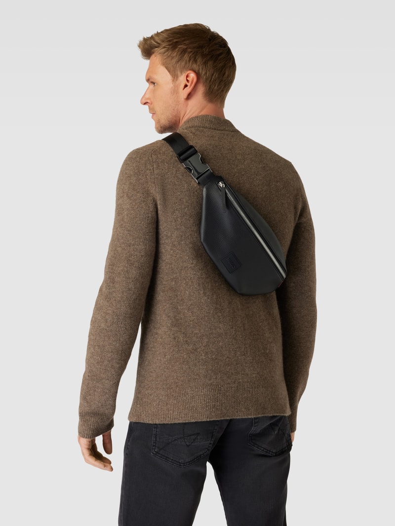 Bauchtasche in Leder-Optik in schwarz