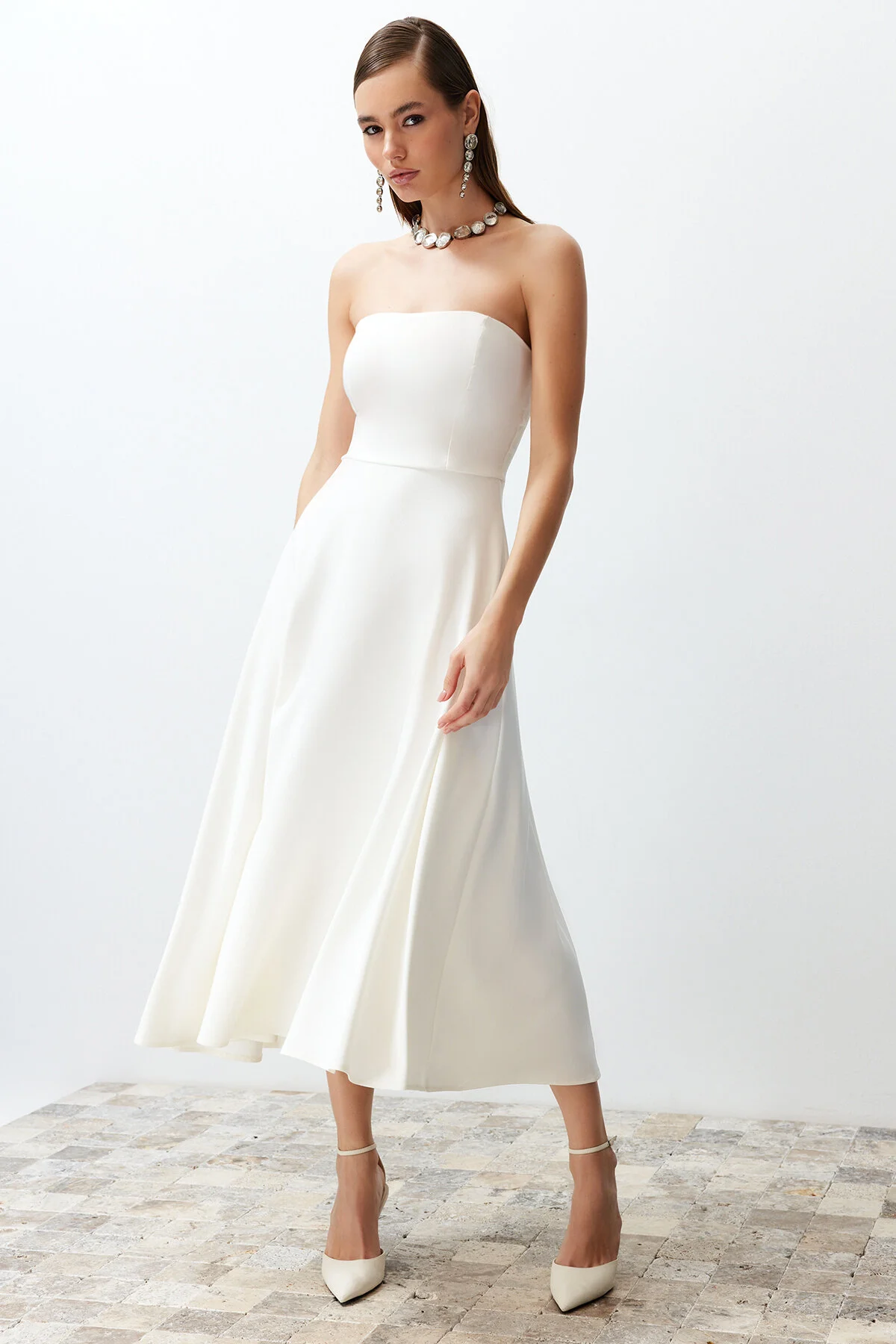 Trendyol Collection  Weißes Brautkleid mit Taillenöffnung/Skater-Hochzeit/langes Nikah-Abendkleid TPRSS24EL00139